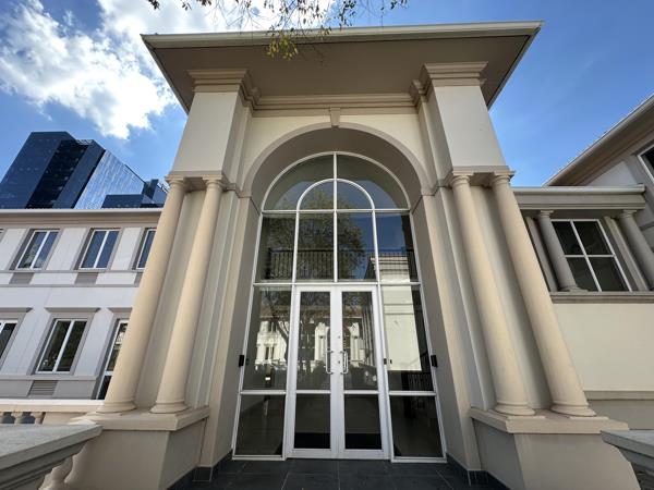 565  m² Commercial space