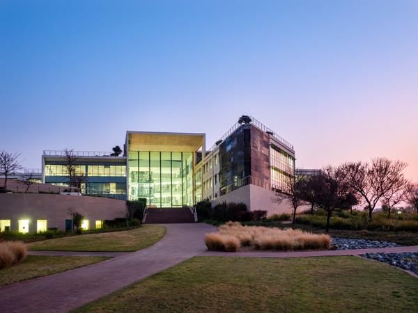 1 550  m² Commercial space