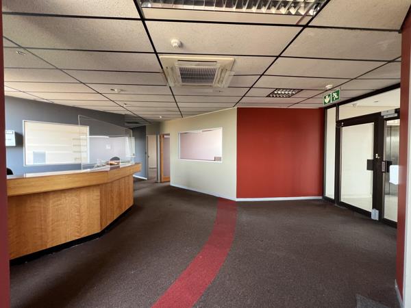 714  m² Commercial space