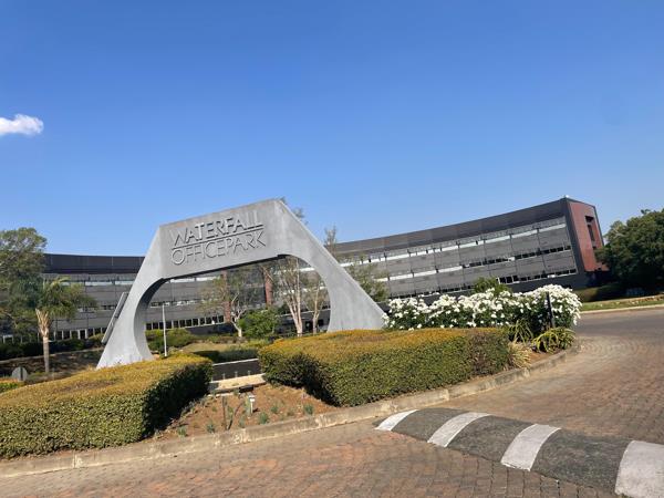 5 600  m² Commercial space