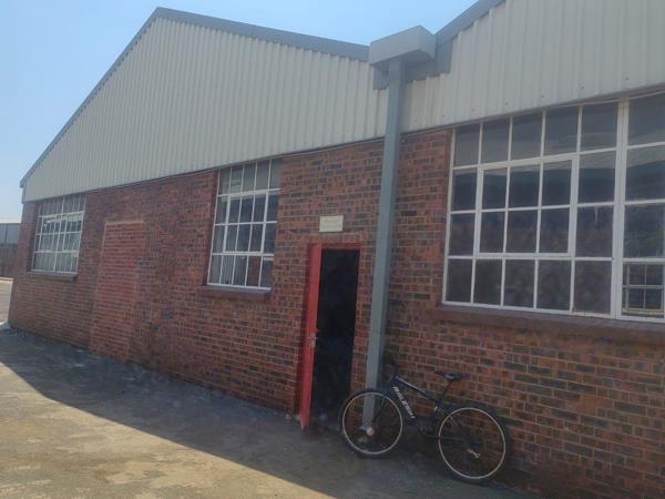 2 000  m² Commercial space