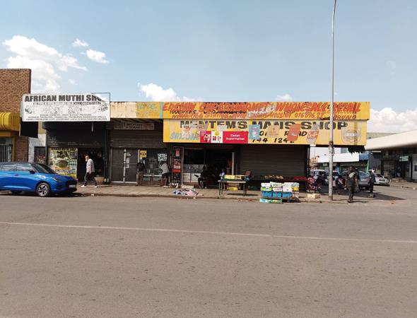 472  m² Commercial space