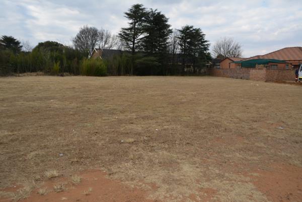 1 230 m² Land