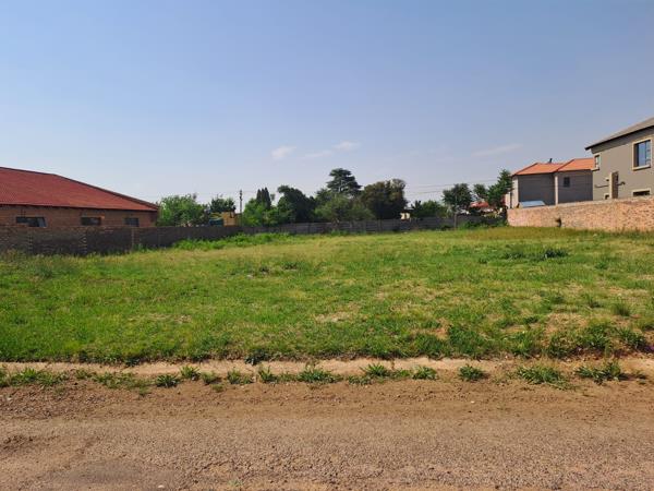 1 120 m² Land