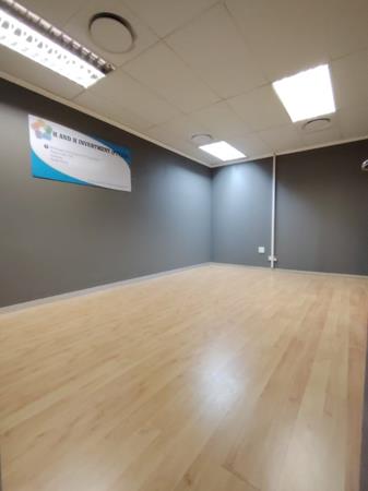 136  m² Commercial space