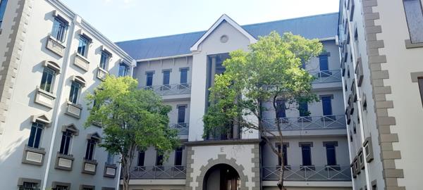 1 672.3  m² Commercial space