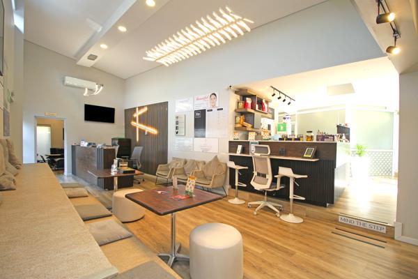 424  m² Commercial space