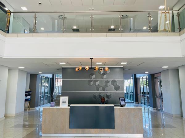 305  m² Commercial space