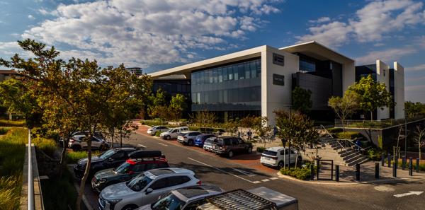 464  m² Commercial space