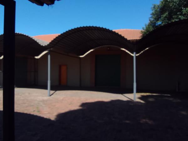 1 995  m² Commercial space