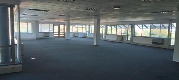 712  m² Commercial space