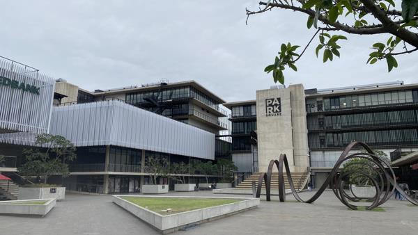 624  m² Commercial space