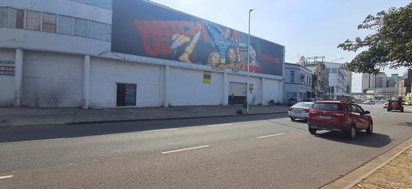 2 000  m² Commercial space