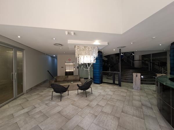 194  m² Commercial space