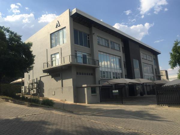 236  m² Commercial space