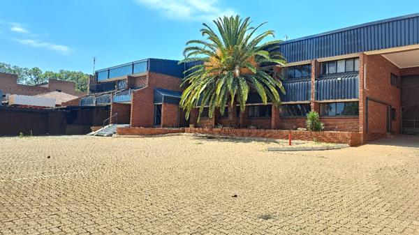 2 380  m² Commercial space