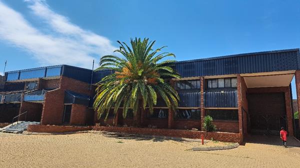 2 380  m² Commercial space