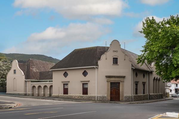 1 200  m² Office Space