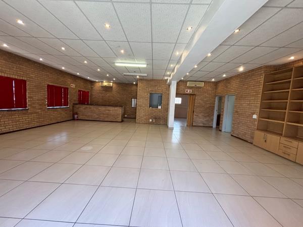 140  m² Commercial space