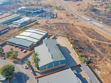 2 500  m² Industrial space