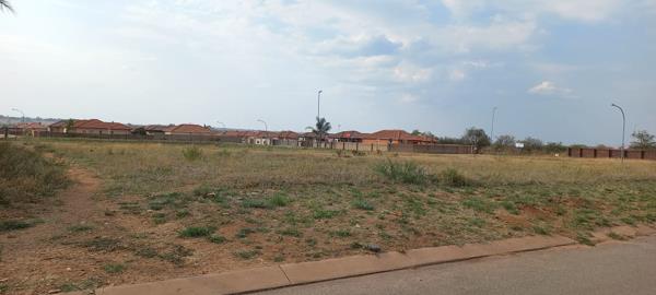 928 m² Land
