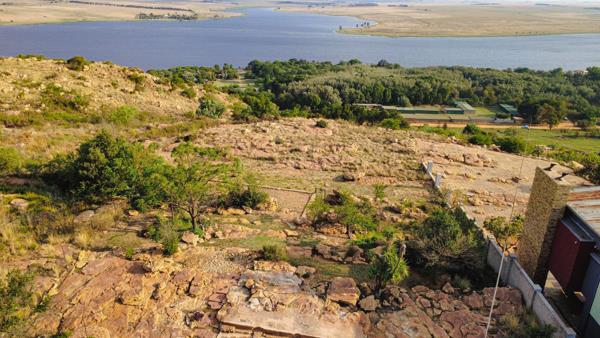 1 639 m² Land
