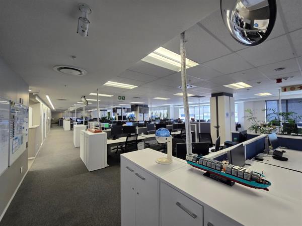 2 051  m² Commercial space