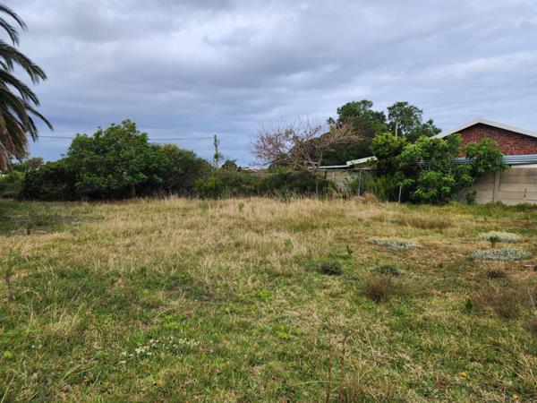 555 m² Land