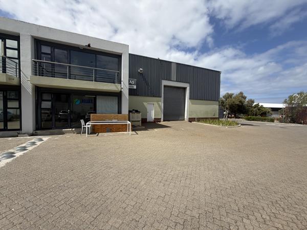 348  m² Industrial space