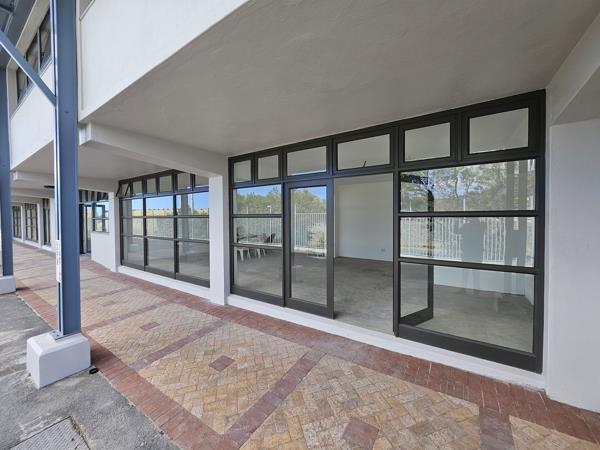 81  m² Commercial space