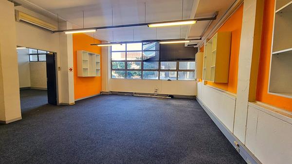 233  m² Commercial space