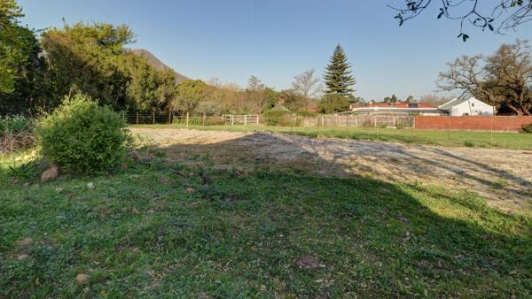 885 m² Land