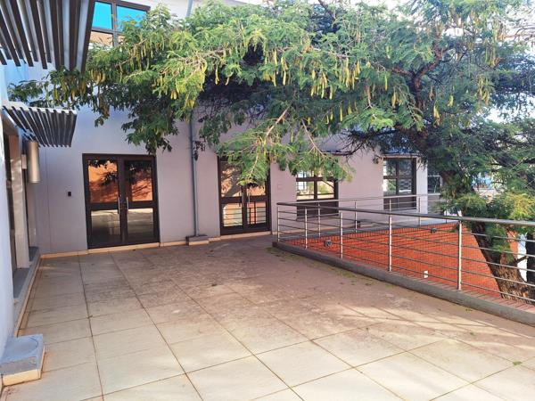 327  m² Commercial space