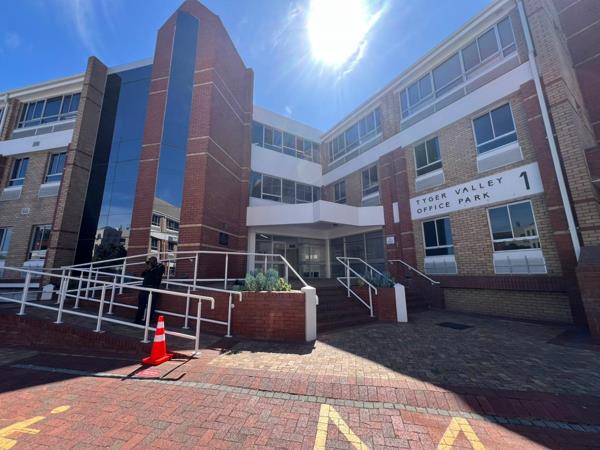 807.6  m² Commercial space