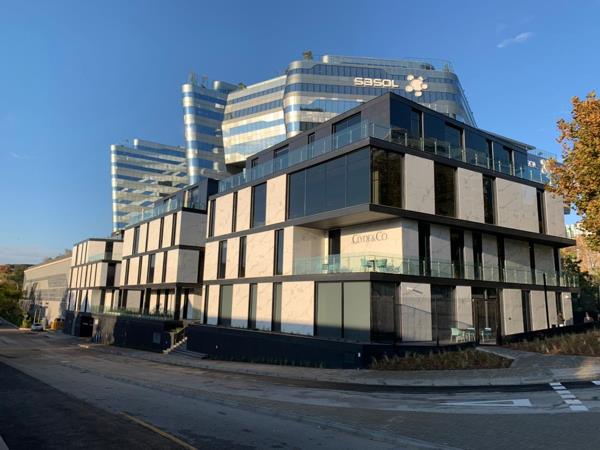 866  m² Commercial space