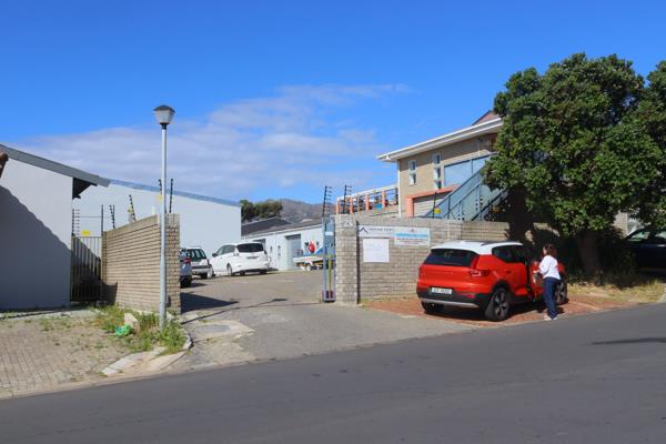 68  m² Commercial space