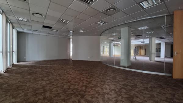902  m² Commercial space