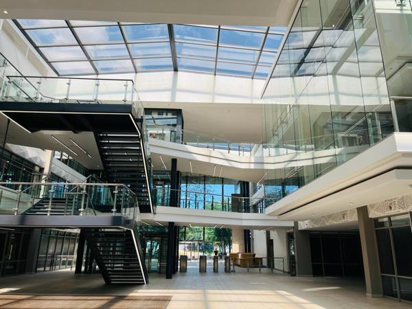 880  m² Commercial space