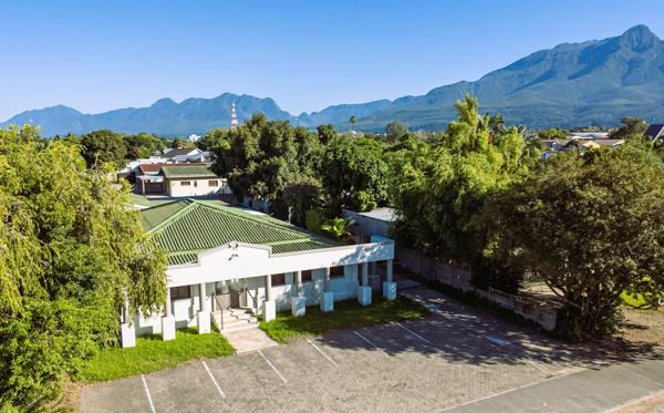 565  m² Commercial space