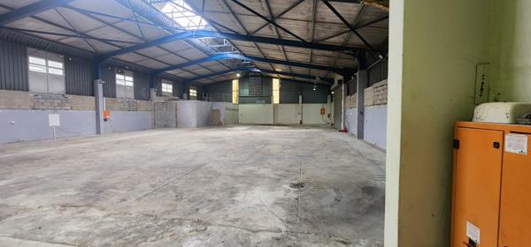 933 m² Industrial space