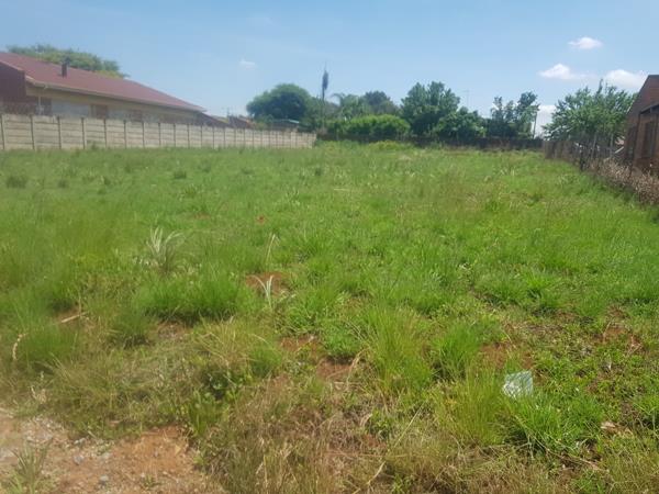 1 115 m² Land