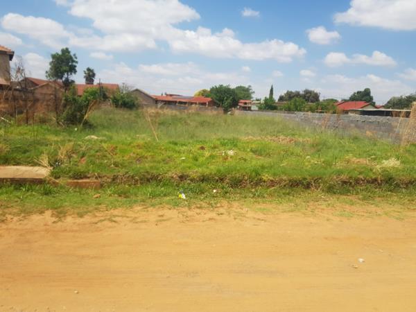1 115 m² Land