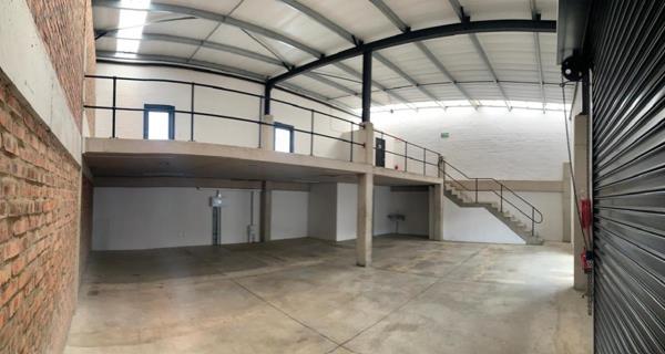 215  m² Commercial space