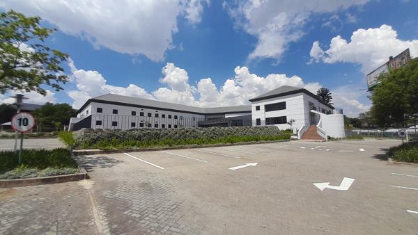 1 922  m² Commercial space