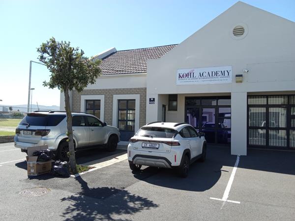 102  m² Industrial space