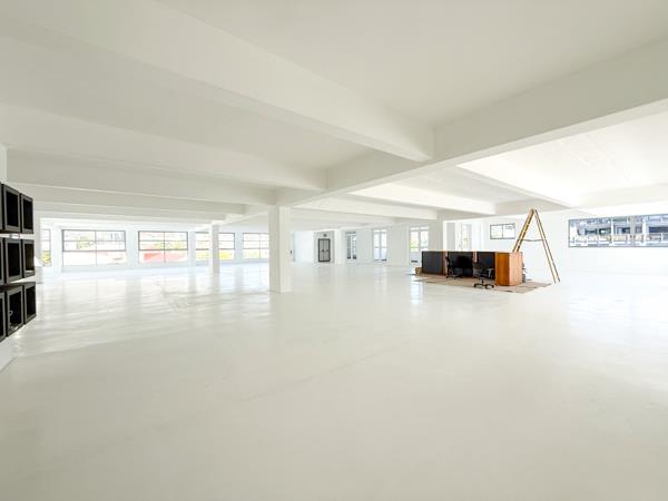 800 m² Office Space