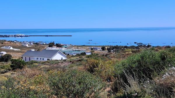 300 m² Land