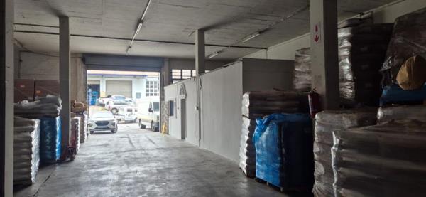 572  m² Industrial space