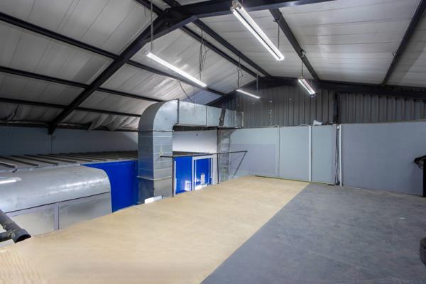 749  m² Commercial space