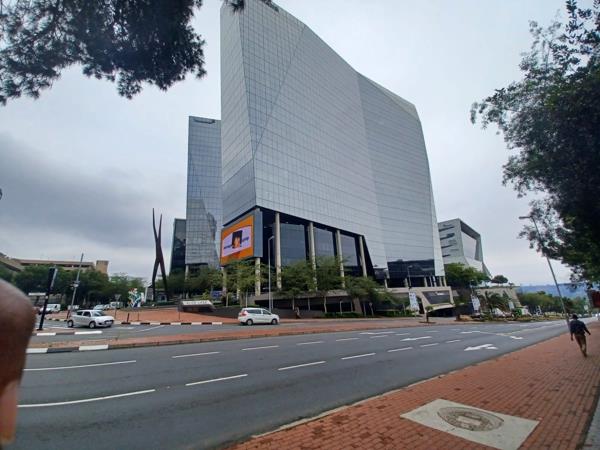 140  m² Commercial space